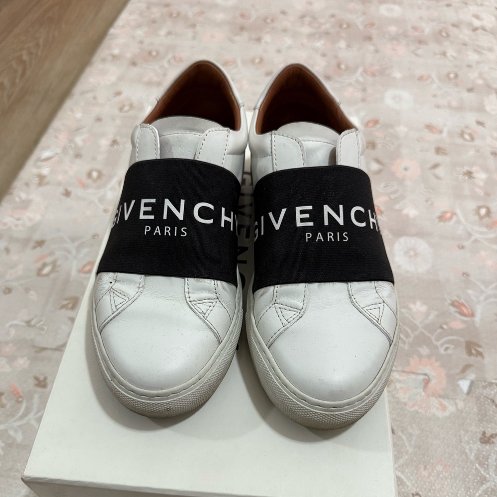 Givenchy Urban street sneaker size 36.5